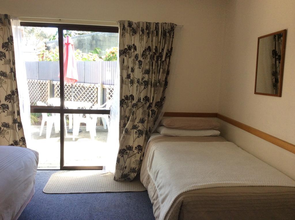 Ocean Motel Paraparaumu Exterior photo