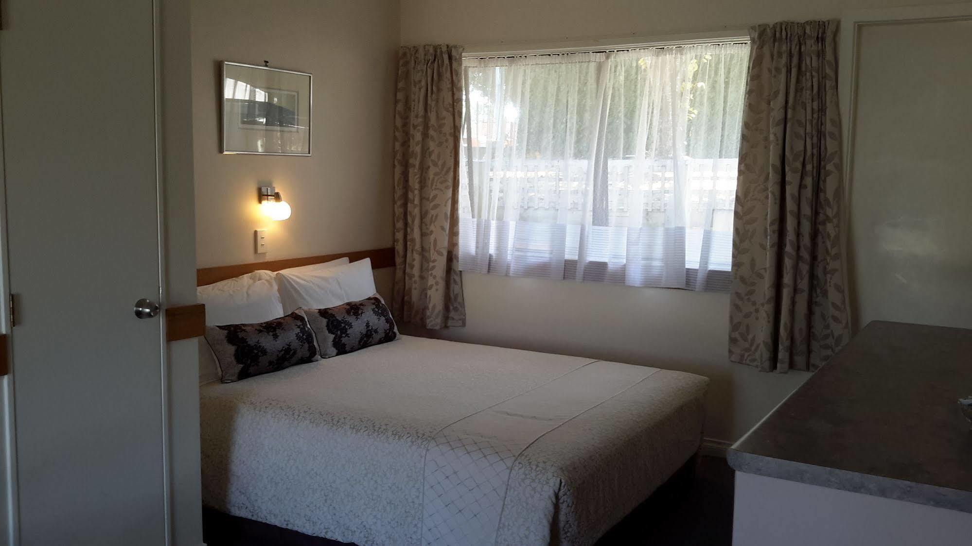 Ocean Motel Paraparaumu Exterior photo